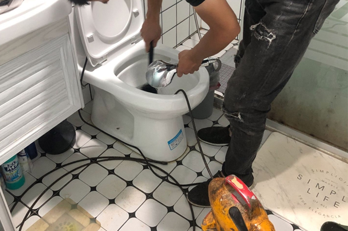 米泉马桶堵塞自己疏通还是找师傅？专业上门服务让你省时更省心